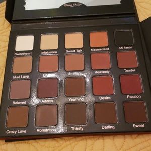 Violet voss matte about you pro eyeshadow palette
